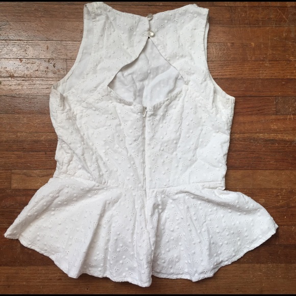 Kirra top blouse tunic shirt Eyelet Flared keyhole - Picture 2 of 4